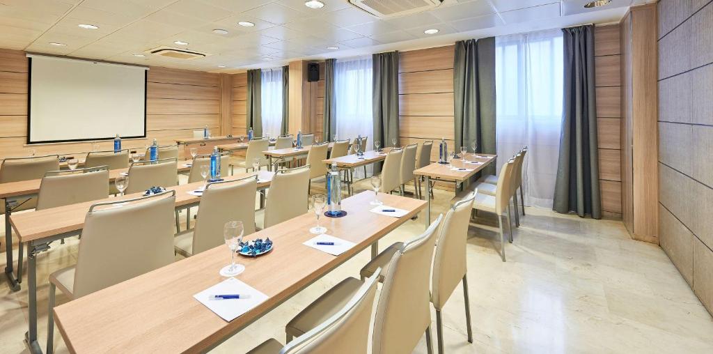 Restaurace v ubytování NH Logroño Herencia Rioja