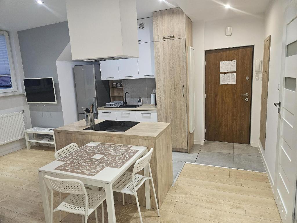 Kuchyň nebo kuchyňský kout v ubytování Urban Jungle Apartment in the city center