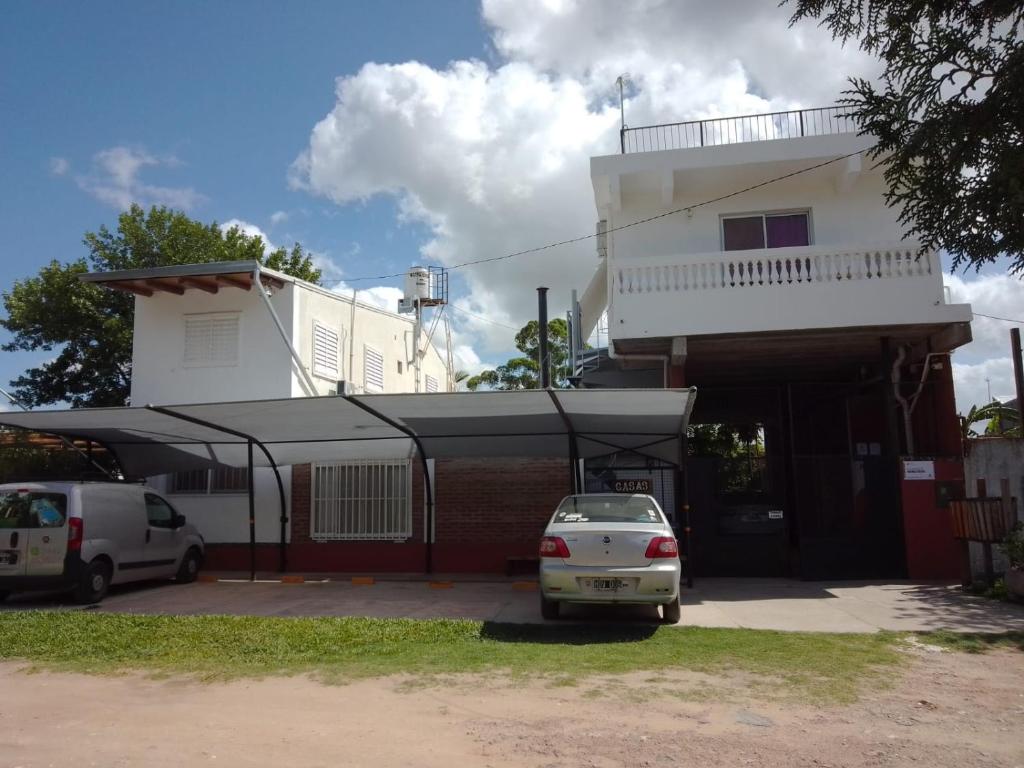 a white car parked in front of a building at Casas Ña Zuna depto 6 in Concepción del Uruguay