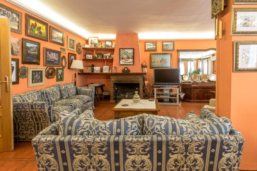 a living room with two couches and a television at Casa Rural La Casona in Casas de Juan Núñez