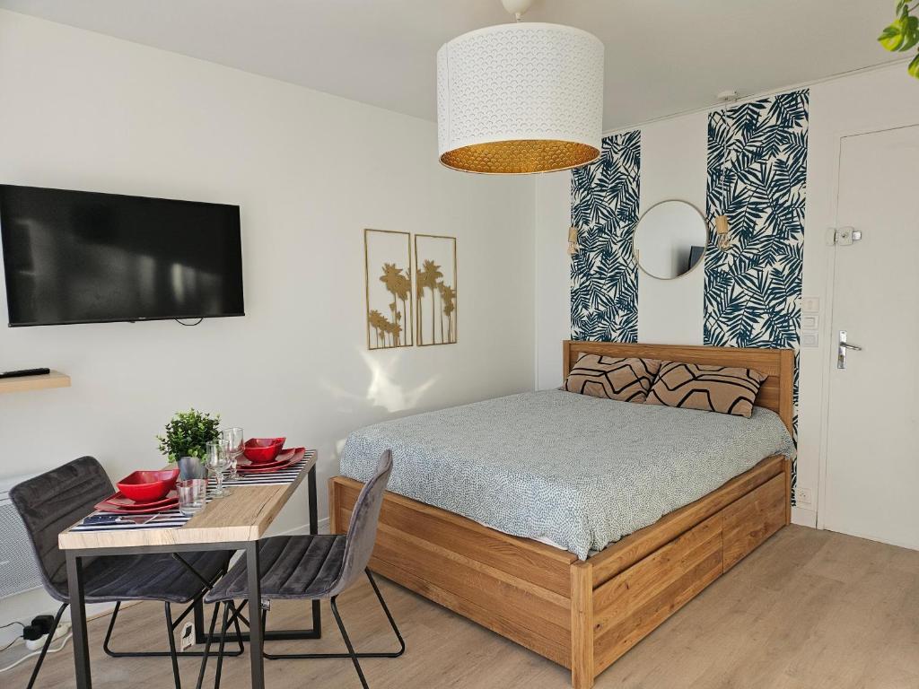 En eller flere senge i et værelse på Studio moderne et calme