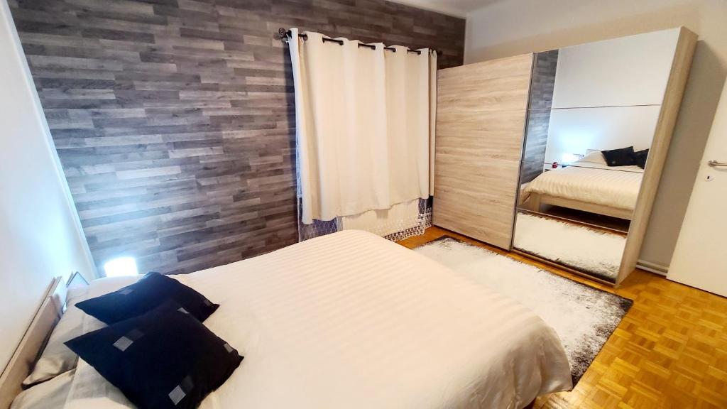 Postel nebo postele na pokoji v ubytování Room For Rent in Antwerpen