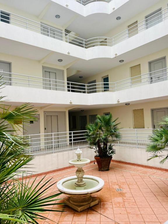 Photo de la galerie de l'établissement Appartement avec piscine sur la Côte d'Azur, à Villeneuve-Loubet