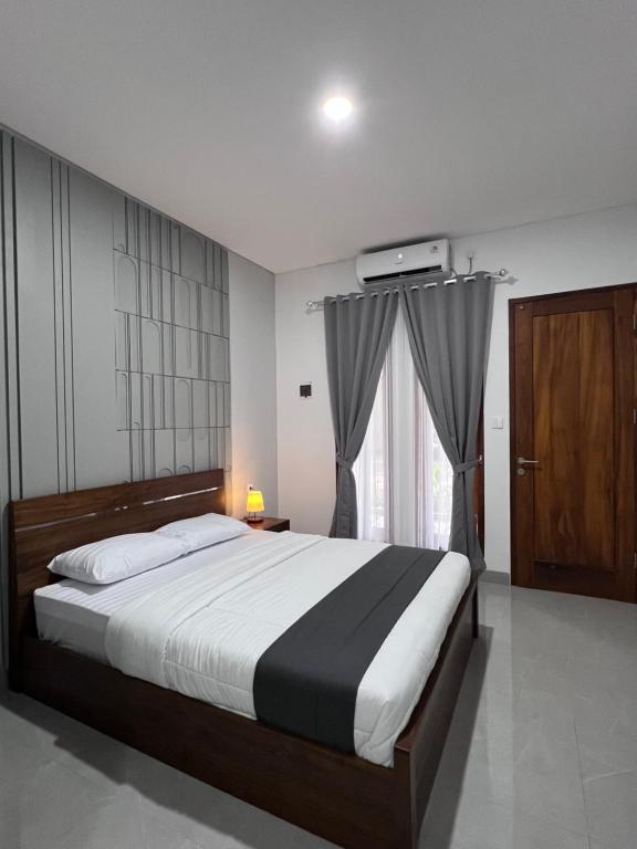 Postel nebo postele na pokoji v ubytování Rauda Living Space Syariah