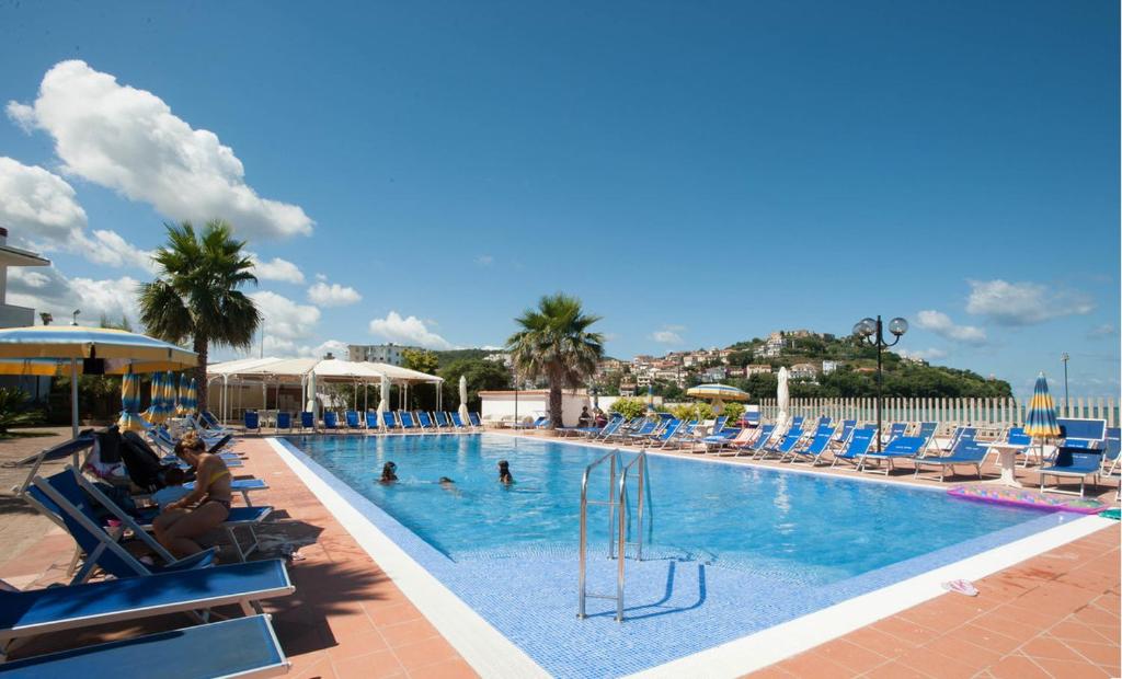 Bazén v ubytování Hotel Mare nebo v jeho okolí