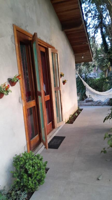 Um jardim em Quarto/suíte com lareira