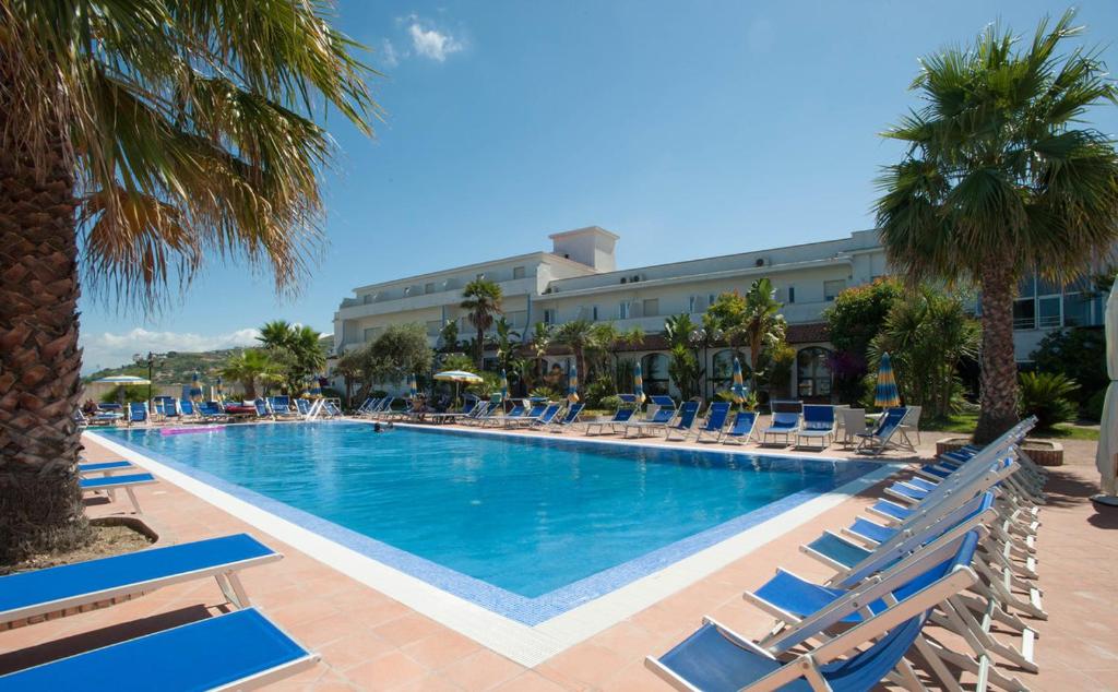 Bazén v ubytování Hotel Mare nebo v jeho okolí