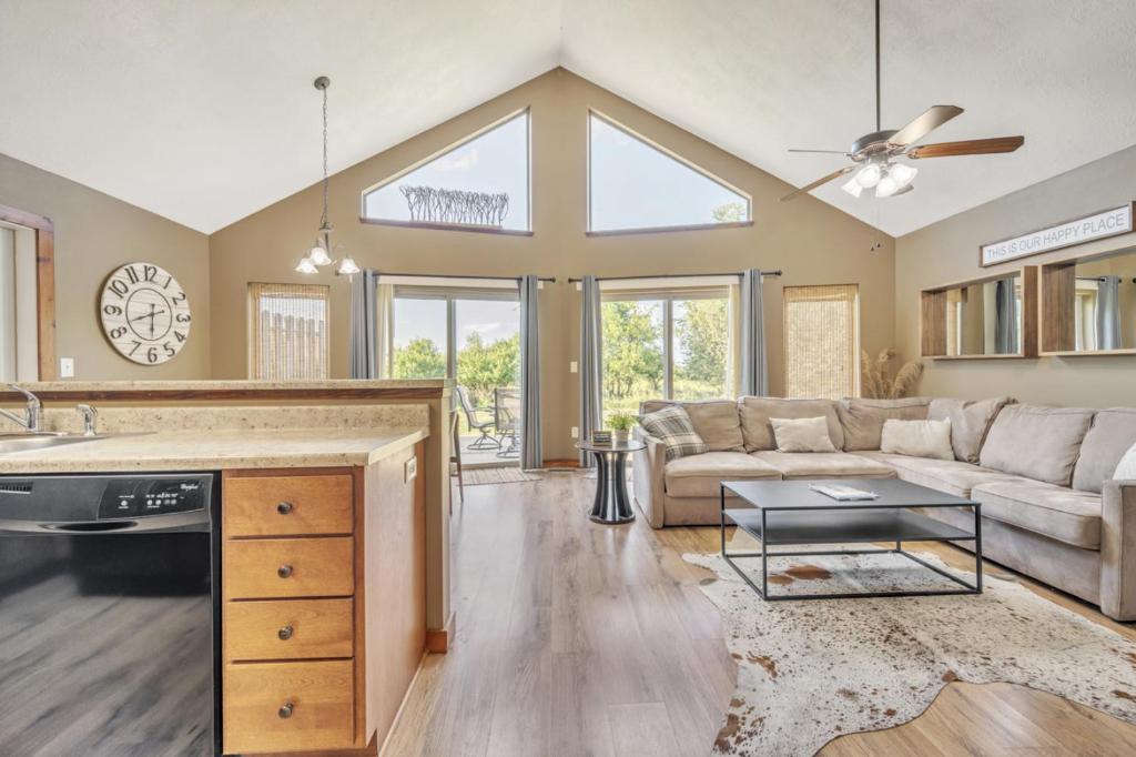 Posezení v ubytování Playing Hooky Cabin at Bridges Bay Resort