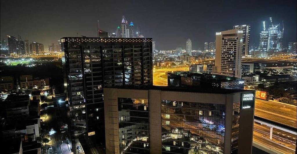 Nespecifikovaný výhled na destinaci Dubaj nebo výhled na město při pohledu z ubytování v soukromí