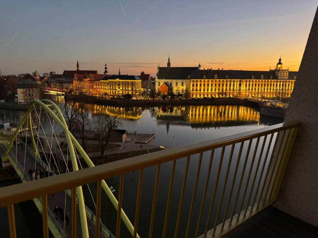 Nespecifikovaný výhled na destinaci Vratislav nebo výhled na město při pohledu z aparthotelu