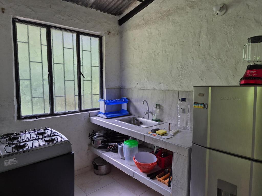 Kuchyň nebo kuchyňský kout v ubytování Cabaña Campestre de descanso