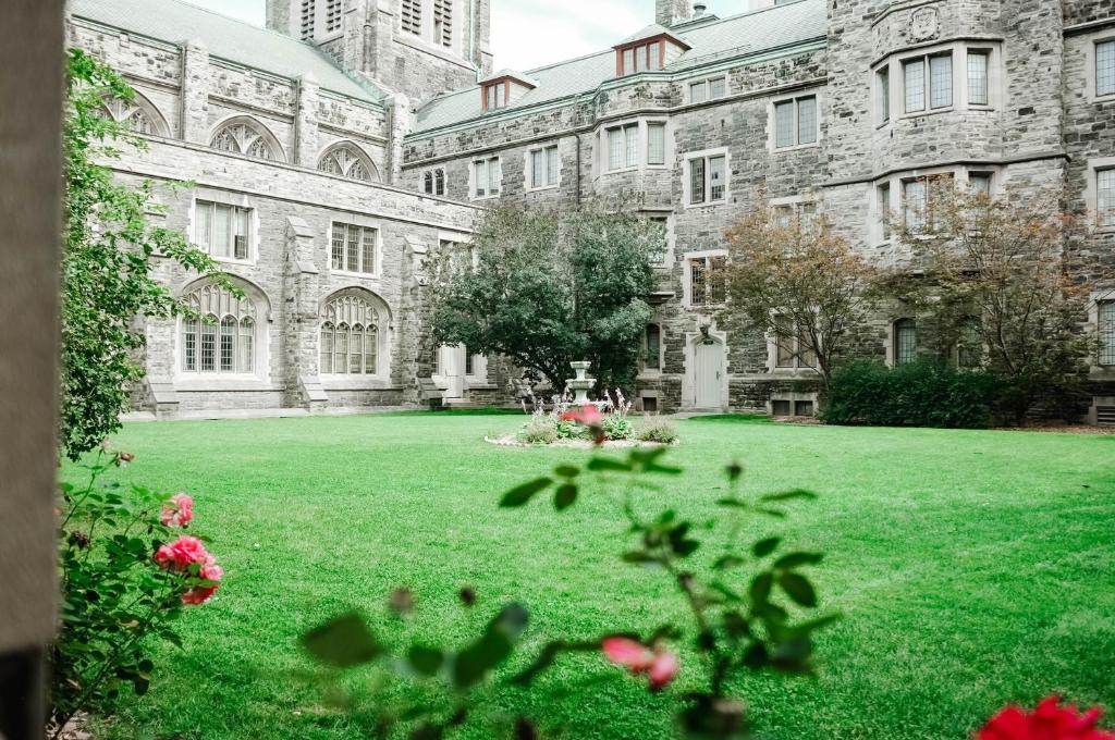 Zahrada ubytování Knox Residence - University of Toronto