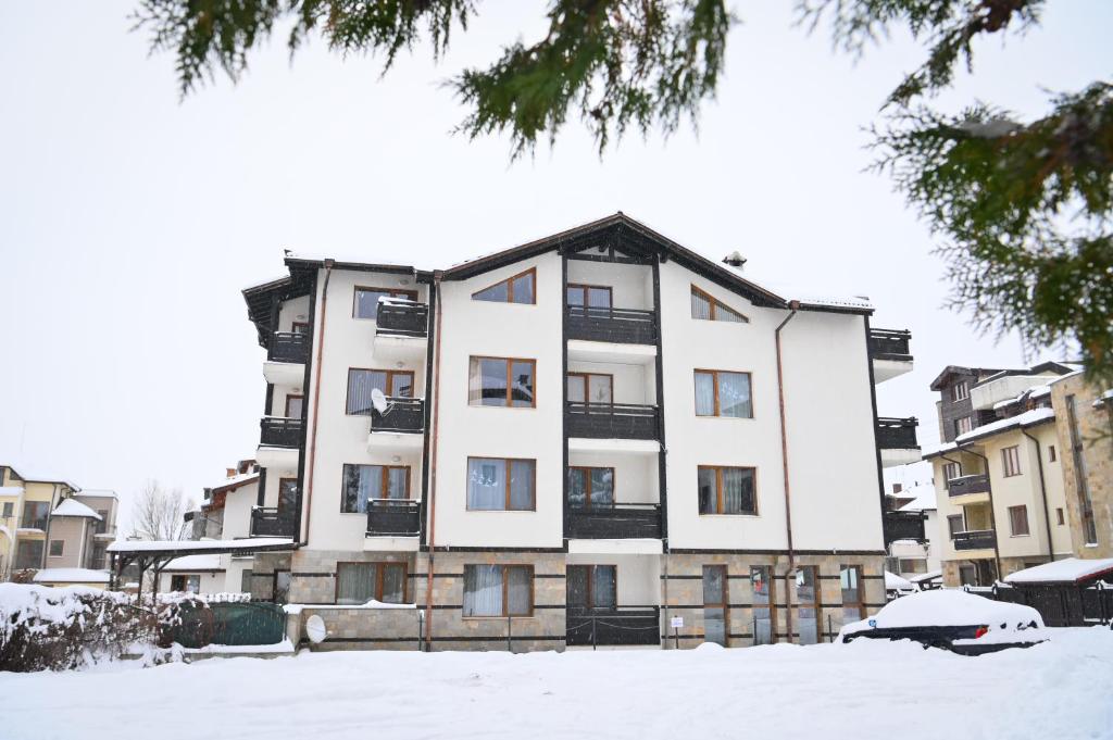 St. Anastasia Apartments trong mùa đông