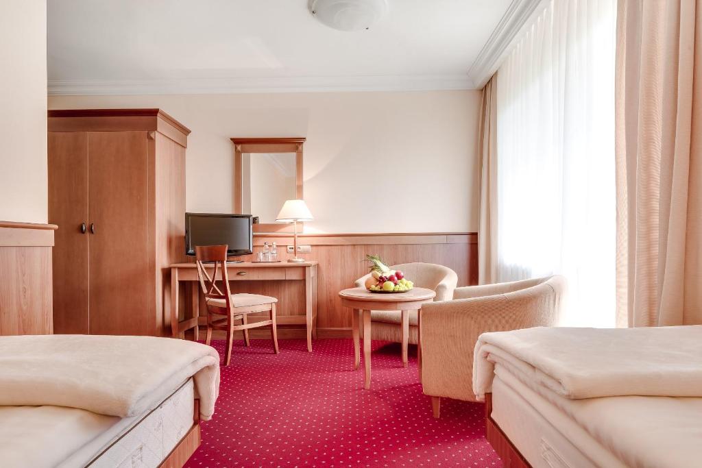 Postel nebo postele na pokoji v ubytování Hotel Konradówka Wellness & SPA - 300 metrów do centrum