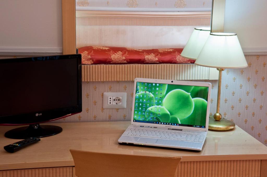 Hotel Arco Di Travertino - Resim 43