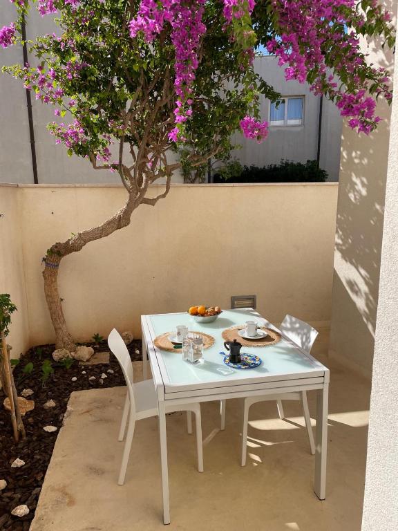 Foto da galeria de Alla Scala colorata em Lampedusa