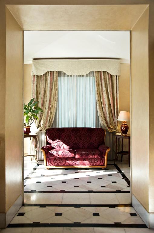 Posezení v ubytování Hotel Arco Di Travertino