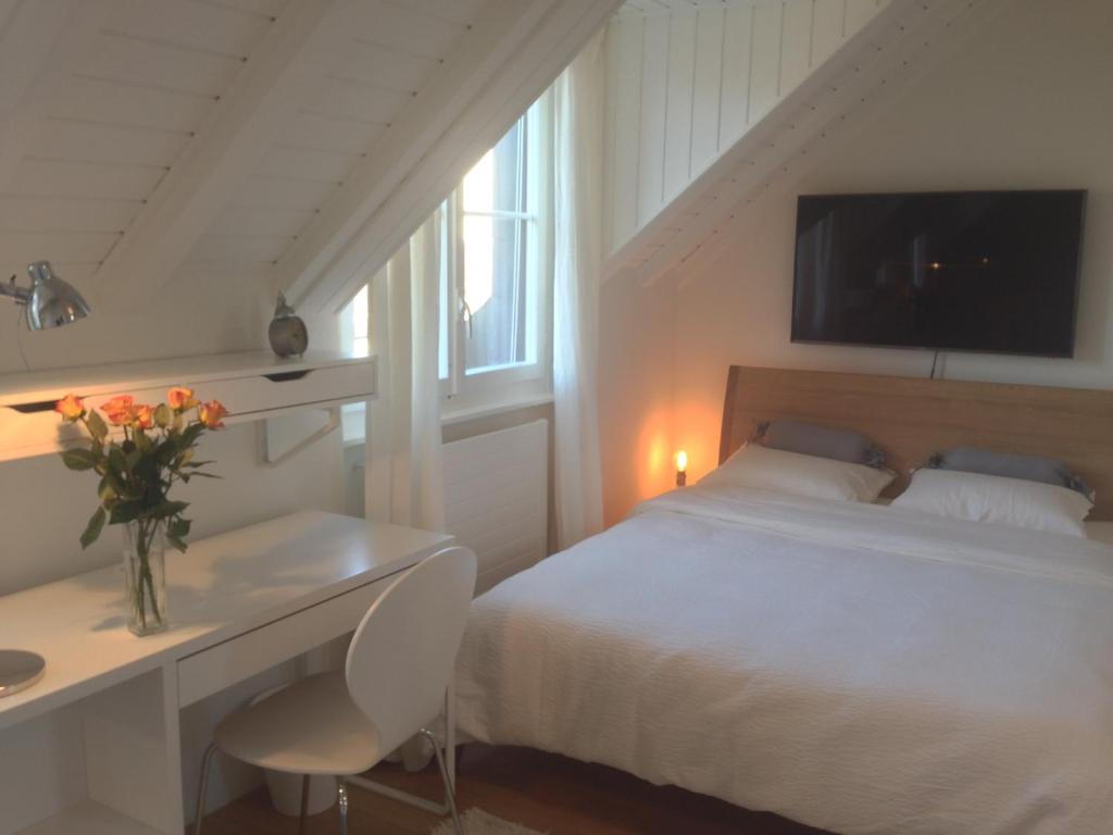 Postel nebo postele na pokoji v ubytování Carouge Loft Apartment