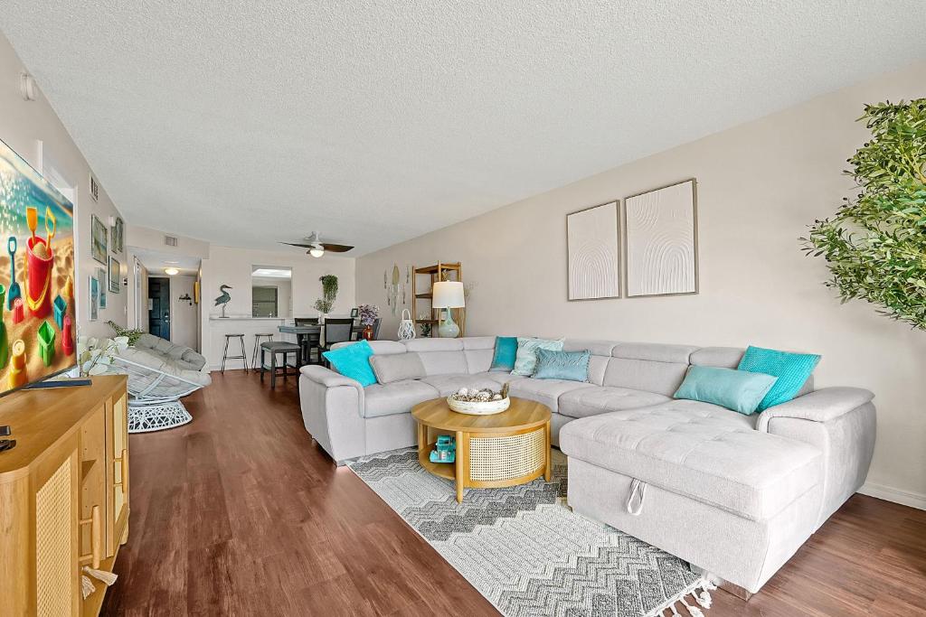 Stunning Beachfront Apartment Near Cocoa Beach Pier photo