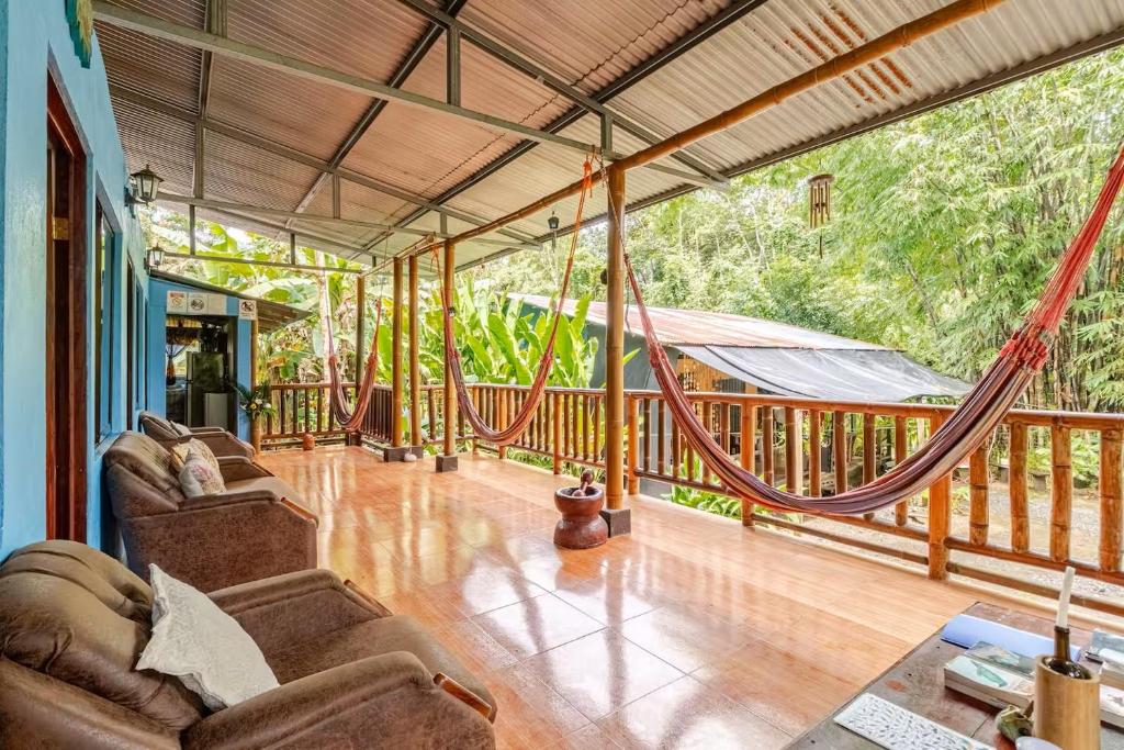 Balkón nebo terasa v ubytování El Manantial de Corcovado