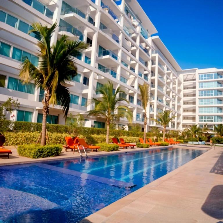 Swimmingpoolen hos eller tæt på Ocean Luxe Morros