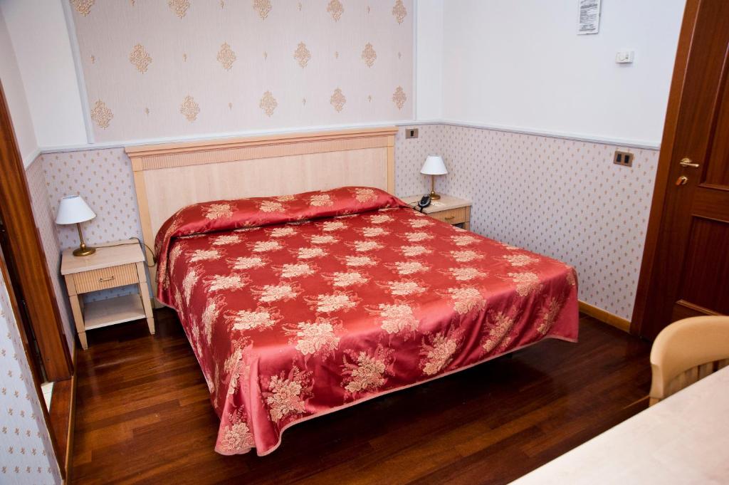 Postel nebo postele na pokoji v ubytování Hotel Arco Di Travertino