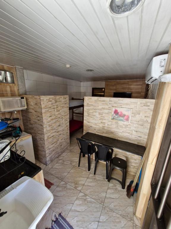 Kitnets com AR Condicionado na Praia - Estudio