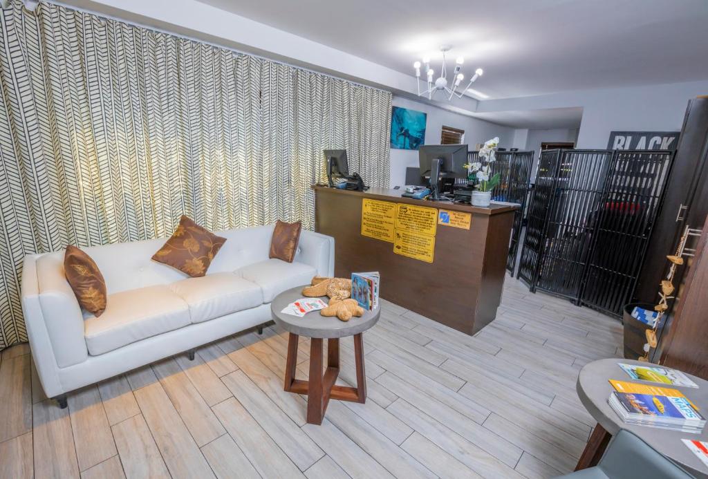 Kuchyň nebo kuchyňský kout v ubytování Seaside All Suites Hotel
