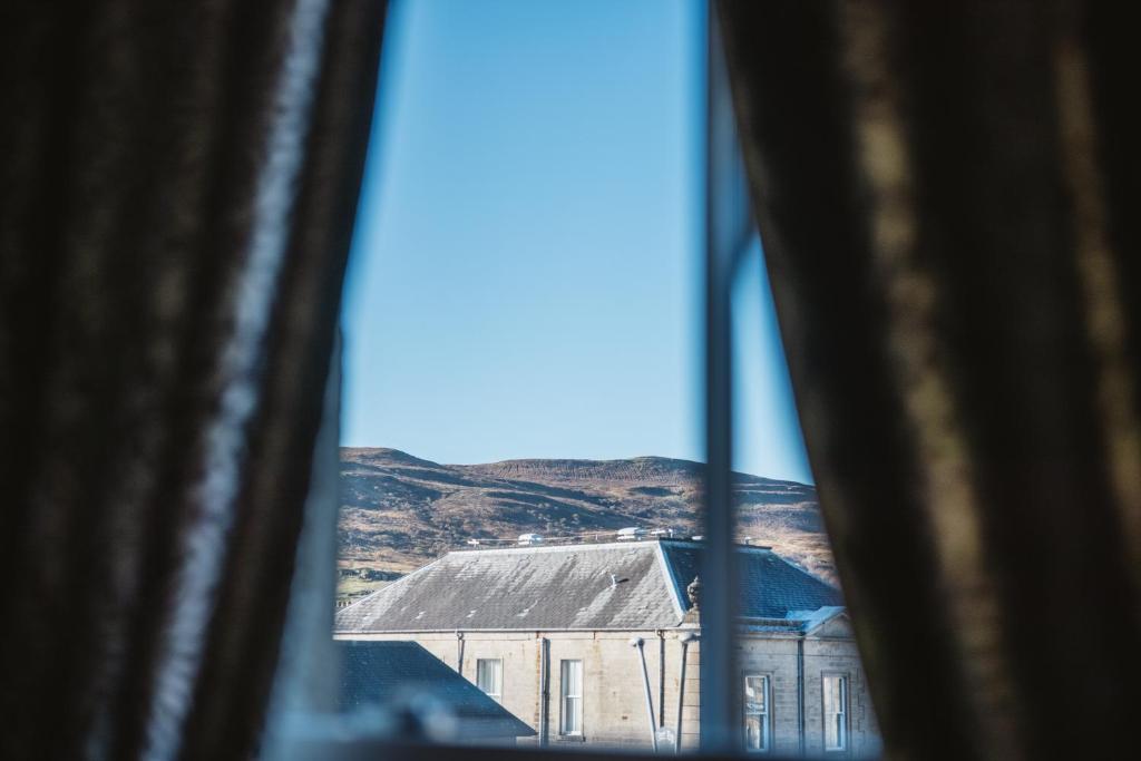 Nespecifikovaný výhled na hory nebo výhled na hory při pohledu z hotelu