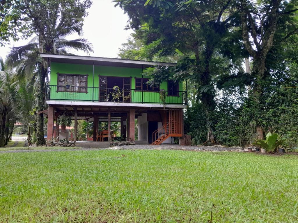 Zahrada ubytování Riverside Oasis Cabin with A C