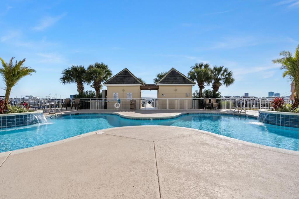 Bazén v ubytování Perdido Grande Unit 2503 nebo v jeho okolí