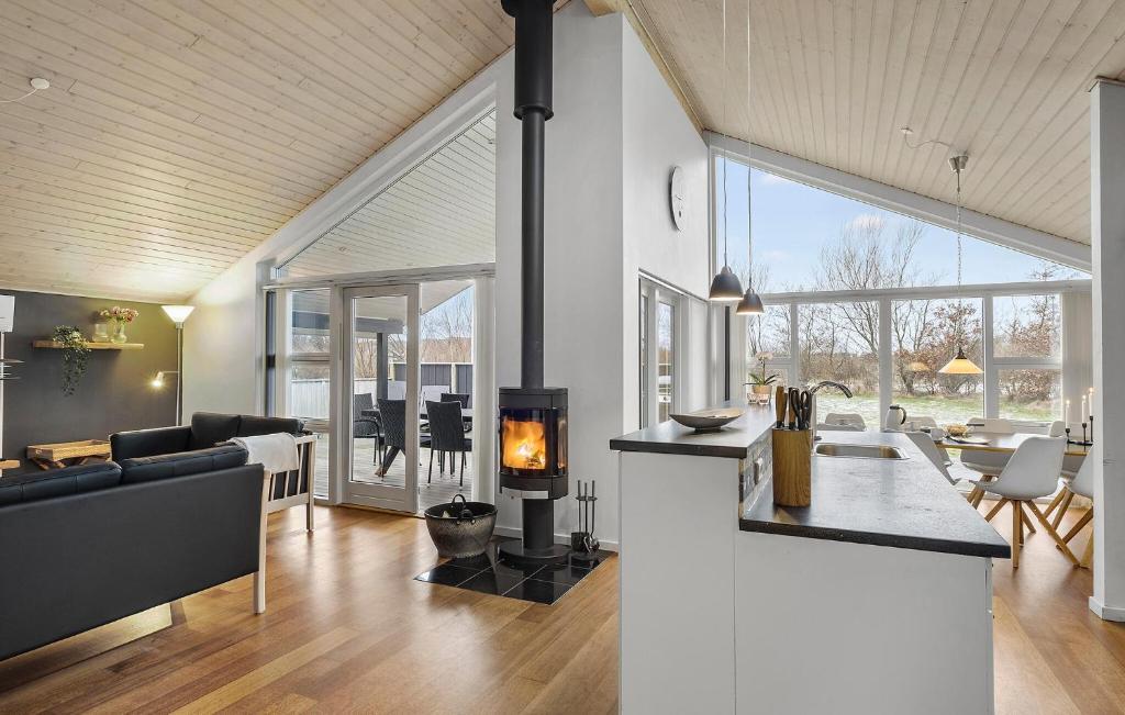 Posezení v ubytování Holiday Home Kronvildtvej Brovst Vi