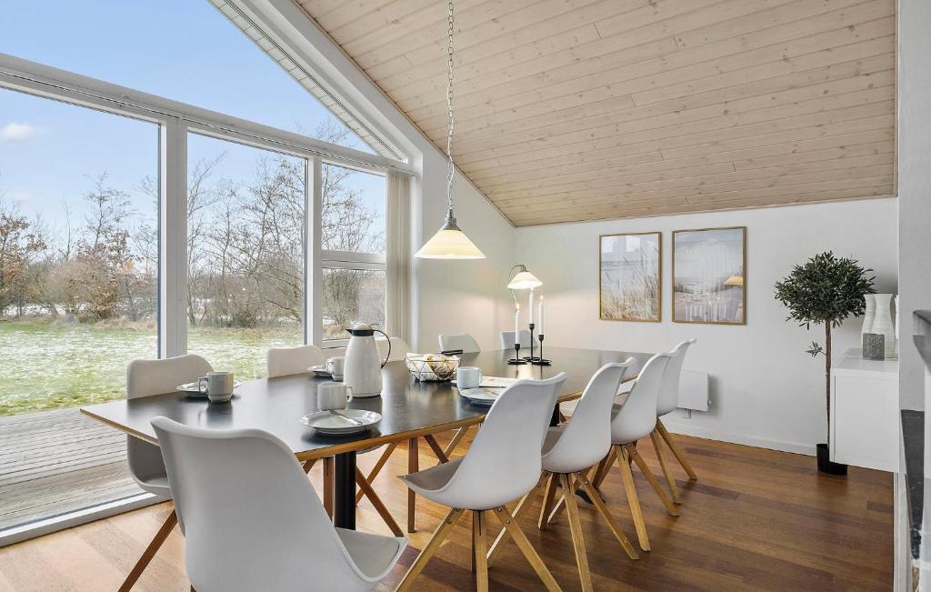 Posezení v ubytování Holiday Home Kronvildtvej Brovst Vi