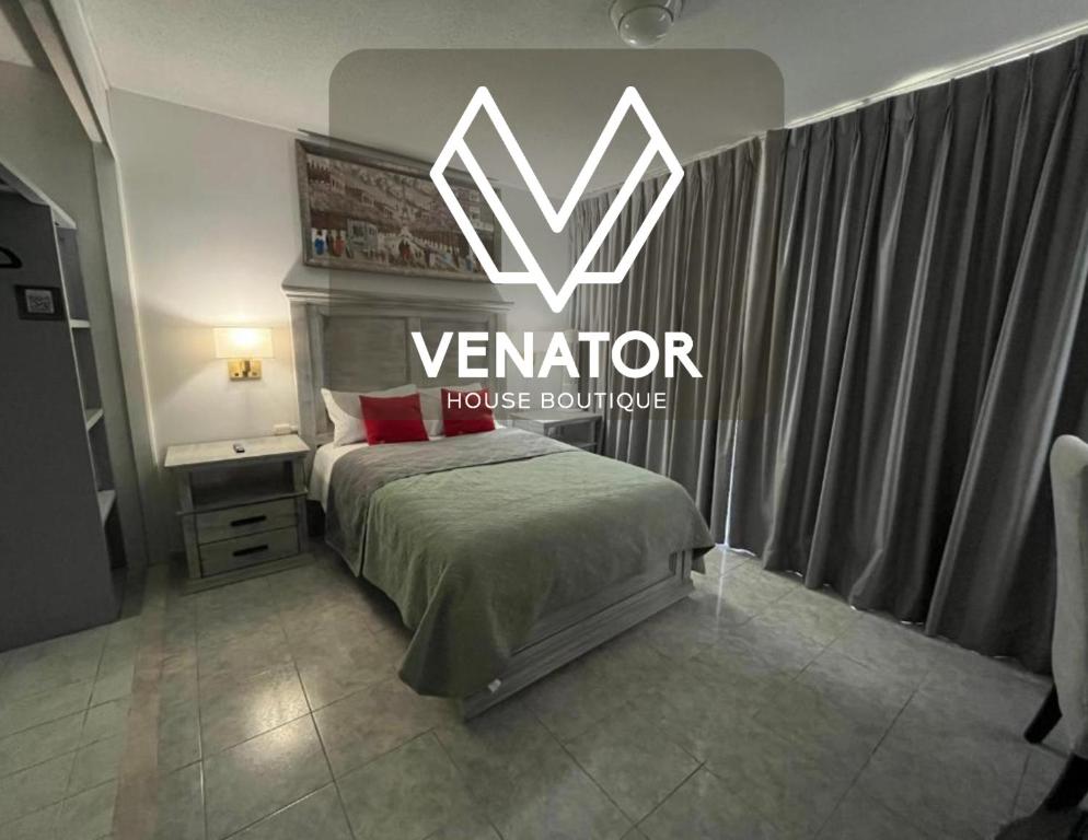 a bedroom with a bed and a vendar house building sign at 5 VENATOR House Boutique in León