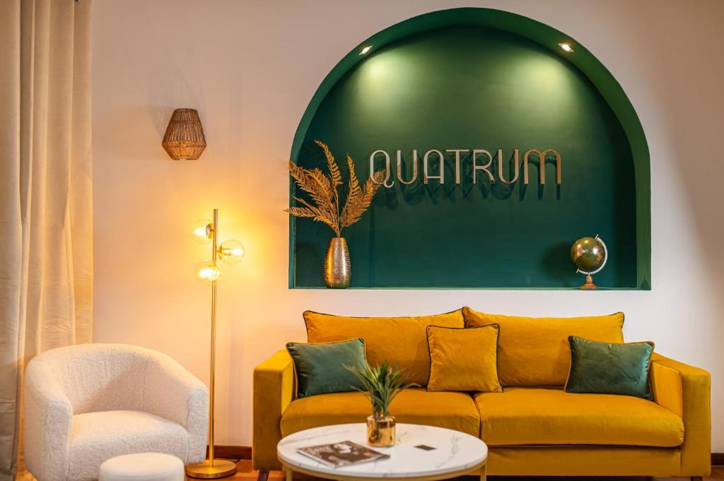 Ruang duduk di Quatrum Apartment