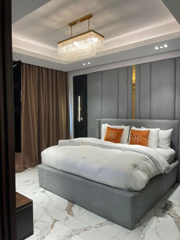 Postel nebo postele na pokoji v ubytování Sujimoto Residences MacDonald
