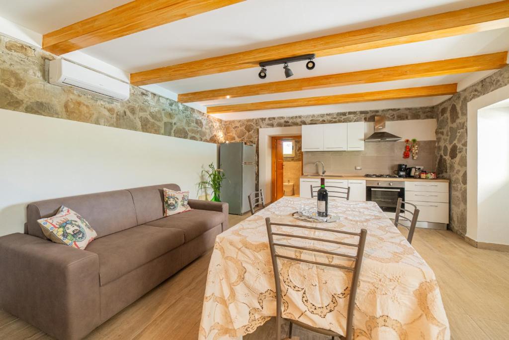 Kuchyň nebo kuchyňský kout v ubytování Sicily Stone Cottage
