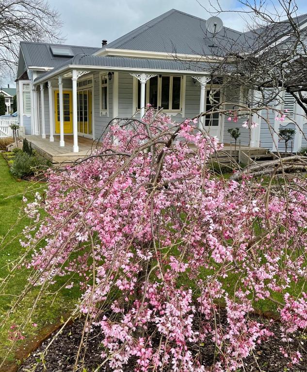 Picture Perfect in the heart of the Village - Resim 21