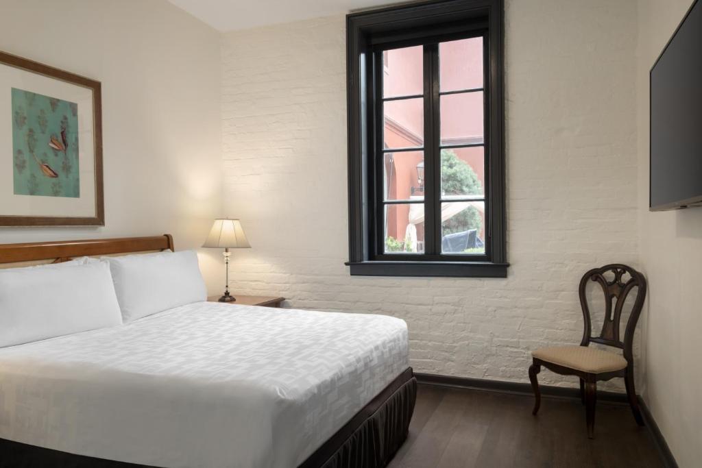 Le Richelieu Hotel in the French Quarter photo