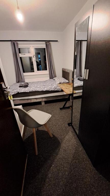 Fenia Estate - Single Room With Shared Bathroom