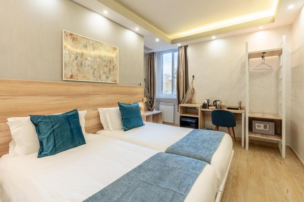 Postel nebo postele na pokoji v ubytování Rome Love Hotel