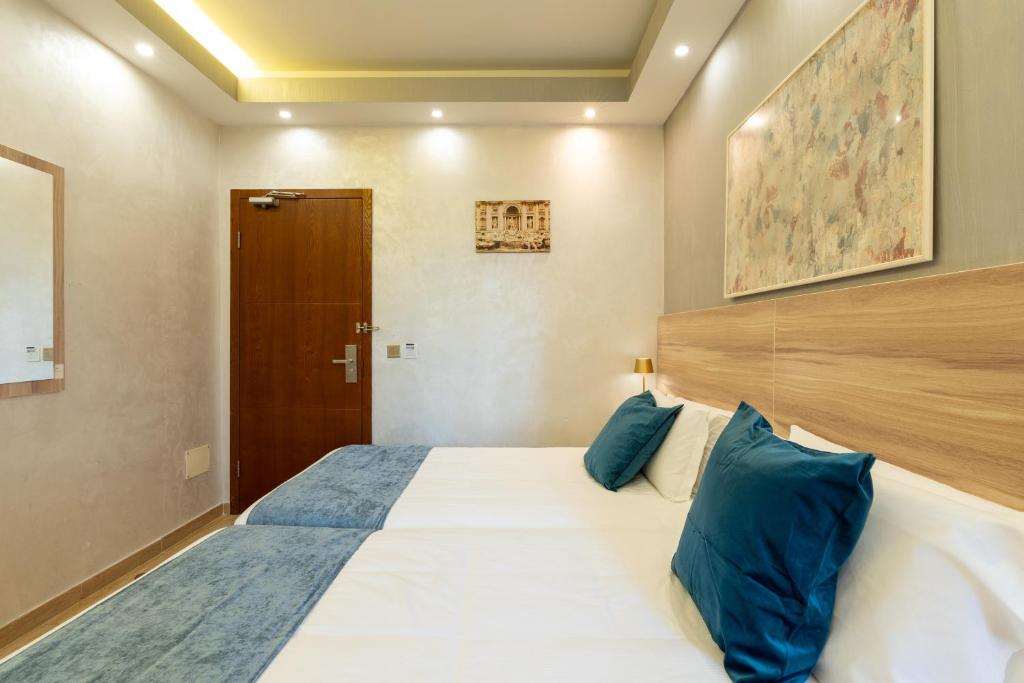 Postel nebo postele na pokoji v ubytování Rome Love Hotel