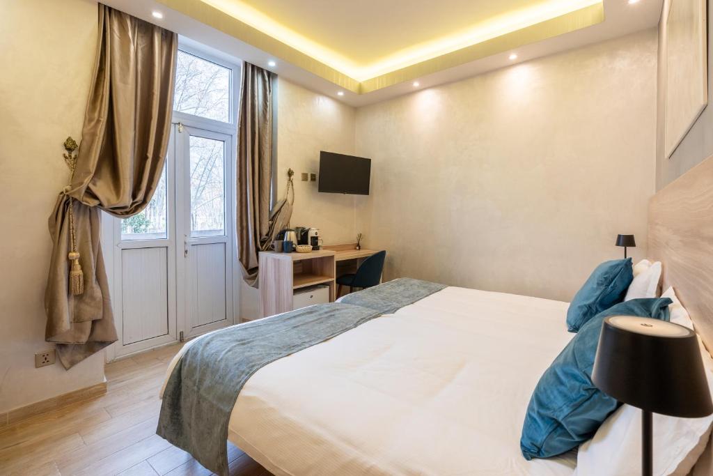 Postel nebo postele na pokoji v ubytování Rome Love Hotel