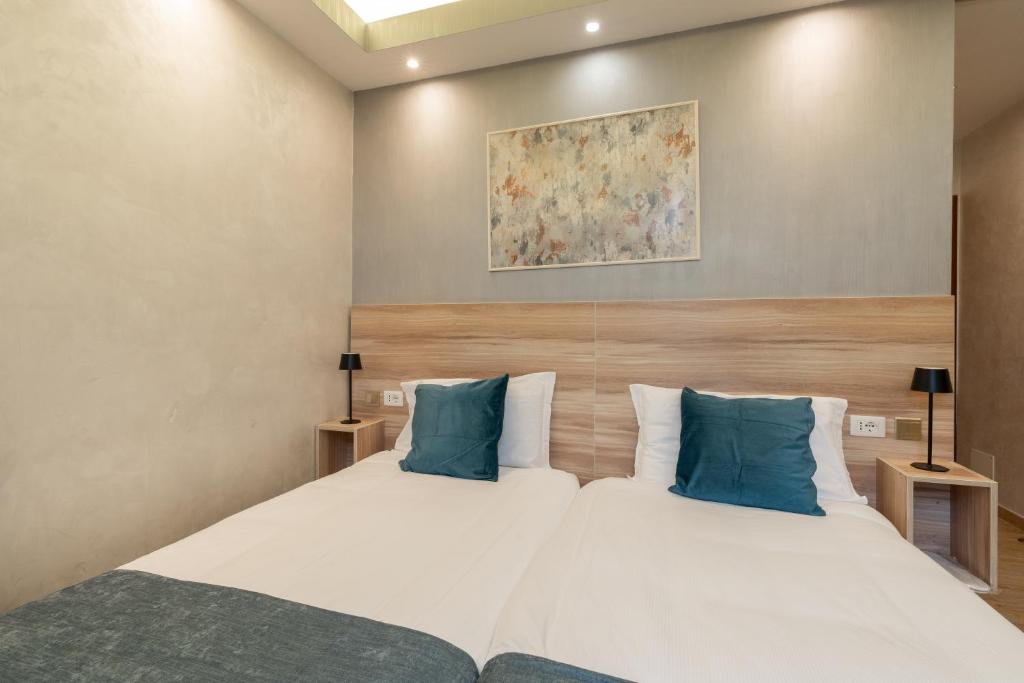 Postel nebo postele na pokoji v ubytování Rome Love Hotel