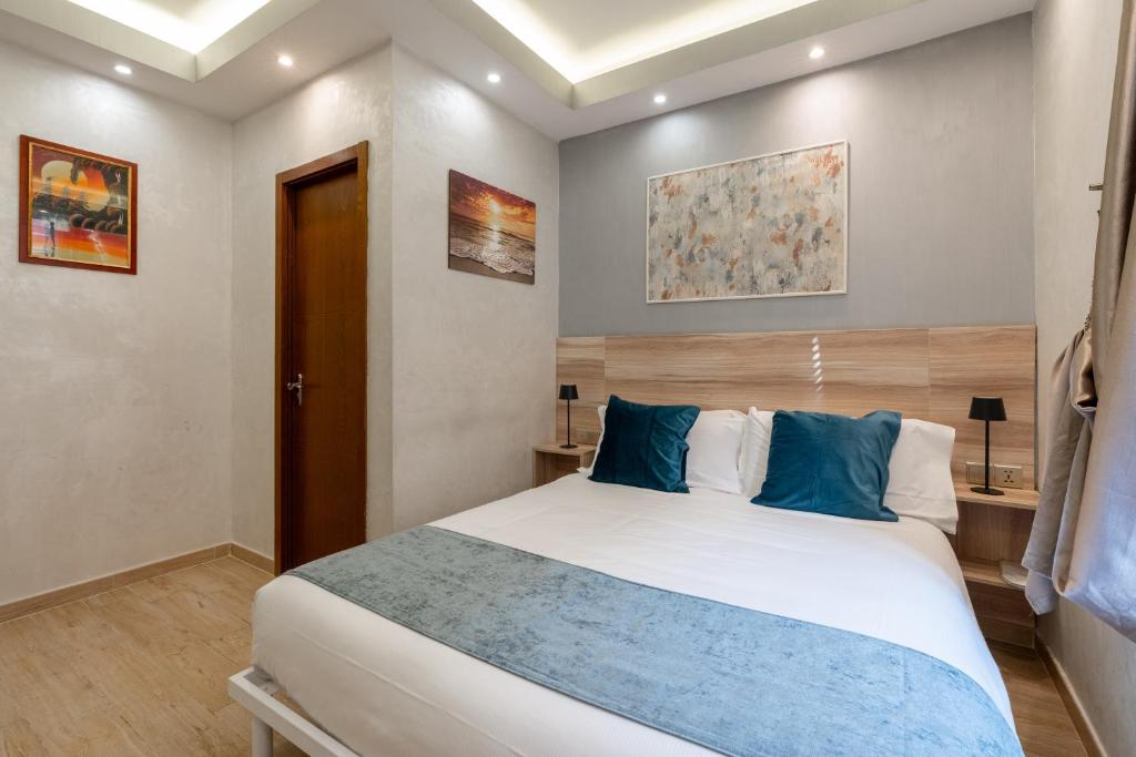 Postel nebo postele na pokoji v ubytování Rome Love Hotel