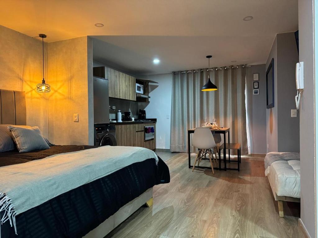 เตียงในห้องที่ Loft Candelaria centro Bogotá