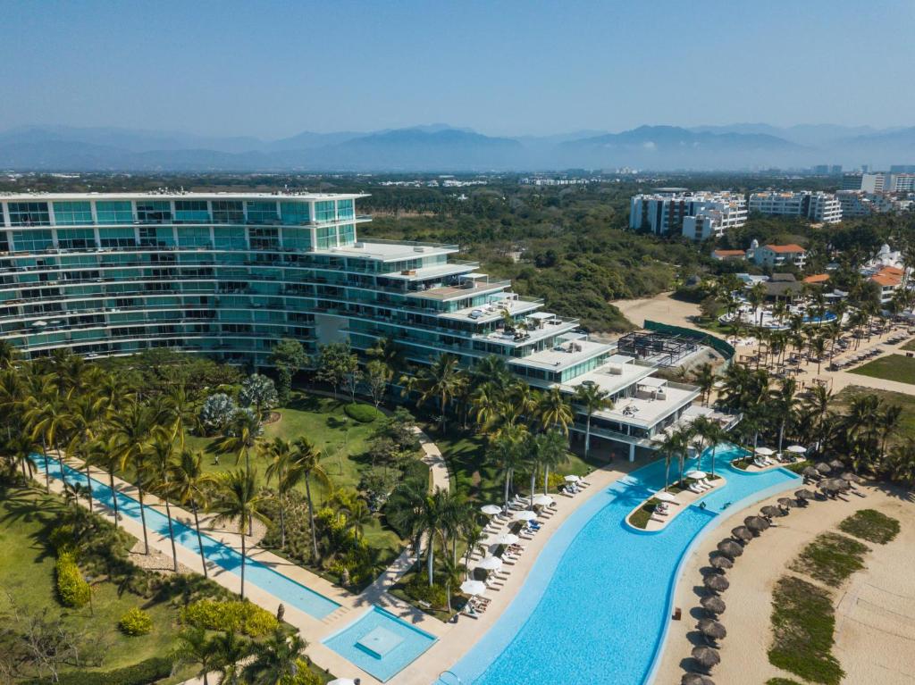 Πισίνα στο ή κοντά στο Peninsula Beachfront Residences with Pool, Gym and more