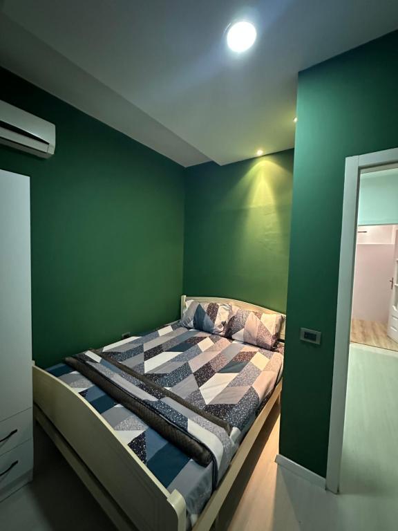 Postel nebo postele na pokoji v ubytování Tirana Blloku Vibes Hostel