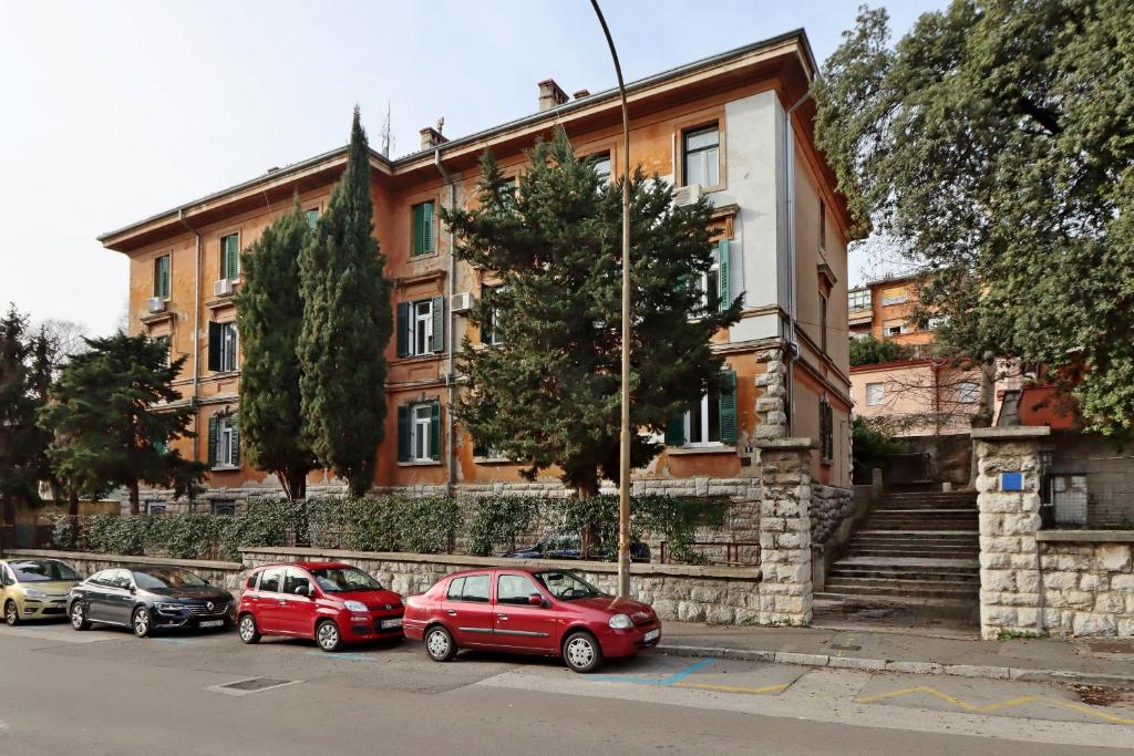 Apartments with WiFi Rijeka - 23155