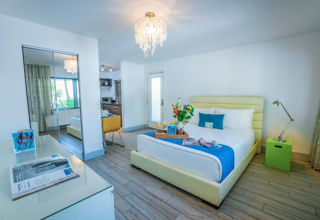Postel nebo postele na pokoji v ubytování Seaside All Suites Hotel